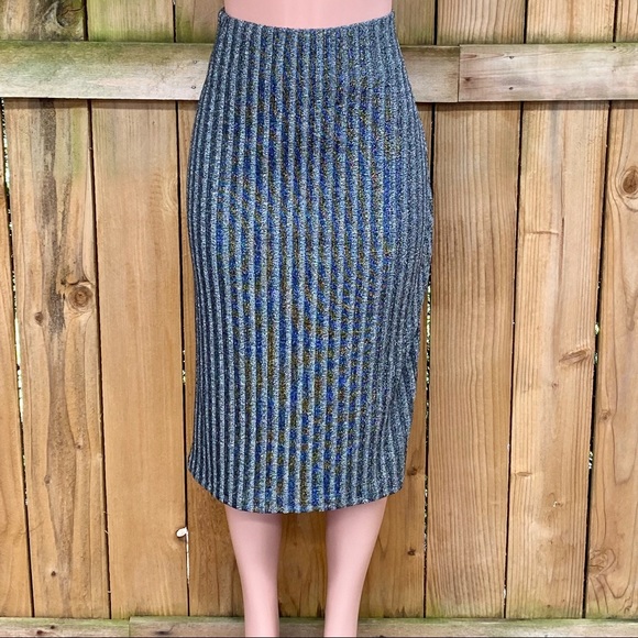 Torrid Glitter Ribbed Knit Pencil Skirt EUC - Picture 2 of 9